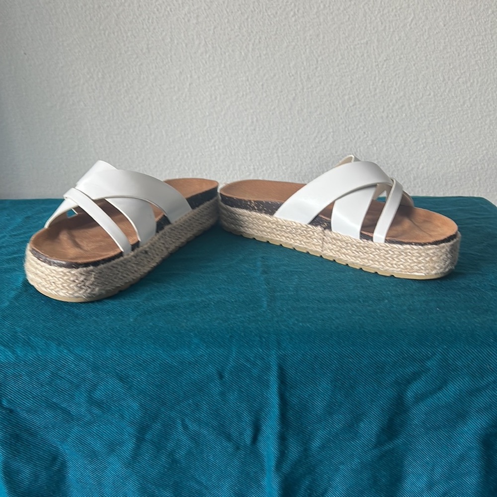 WANTED Sandals - Picture 2 of 8